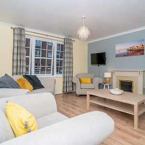 modern-renovated-2bed-flat-with-free-parking.edinburghhotelsuk.org/